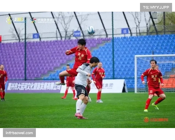 雨中激战,成都凤凰山球场排水系统经受住开赛以来最强降雨考验 雨中激战,成都凤凰山球场排水系统经受住开赛以来最强降雨考验