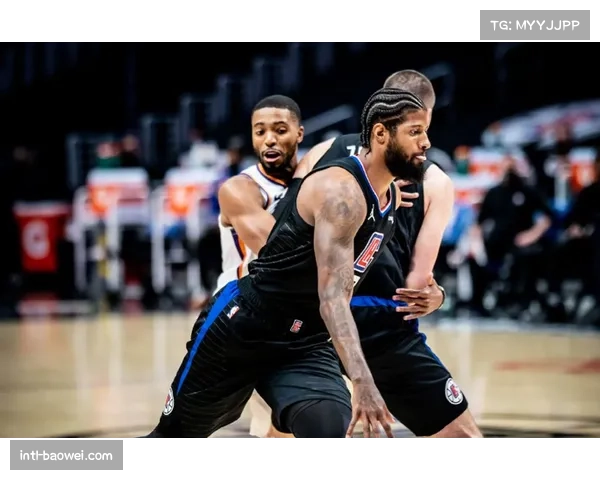 快船大胜爵士,莱昂纳德与保罗·乔治联手锁死对方外线核心,合计送出6次抢断